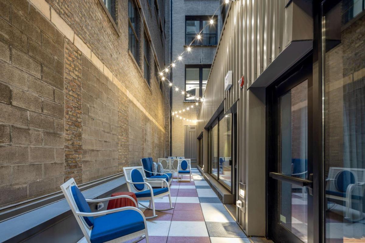 Canopy By Hilton Chicago Central Loop - Housity
