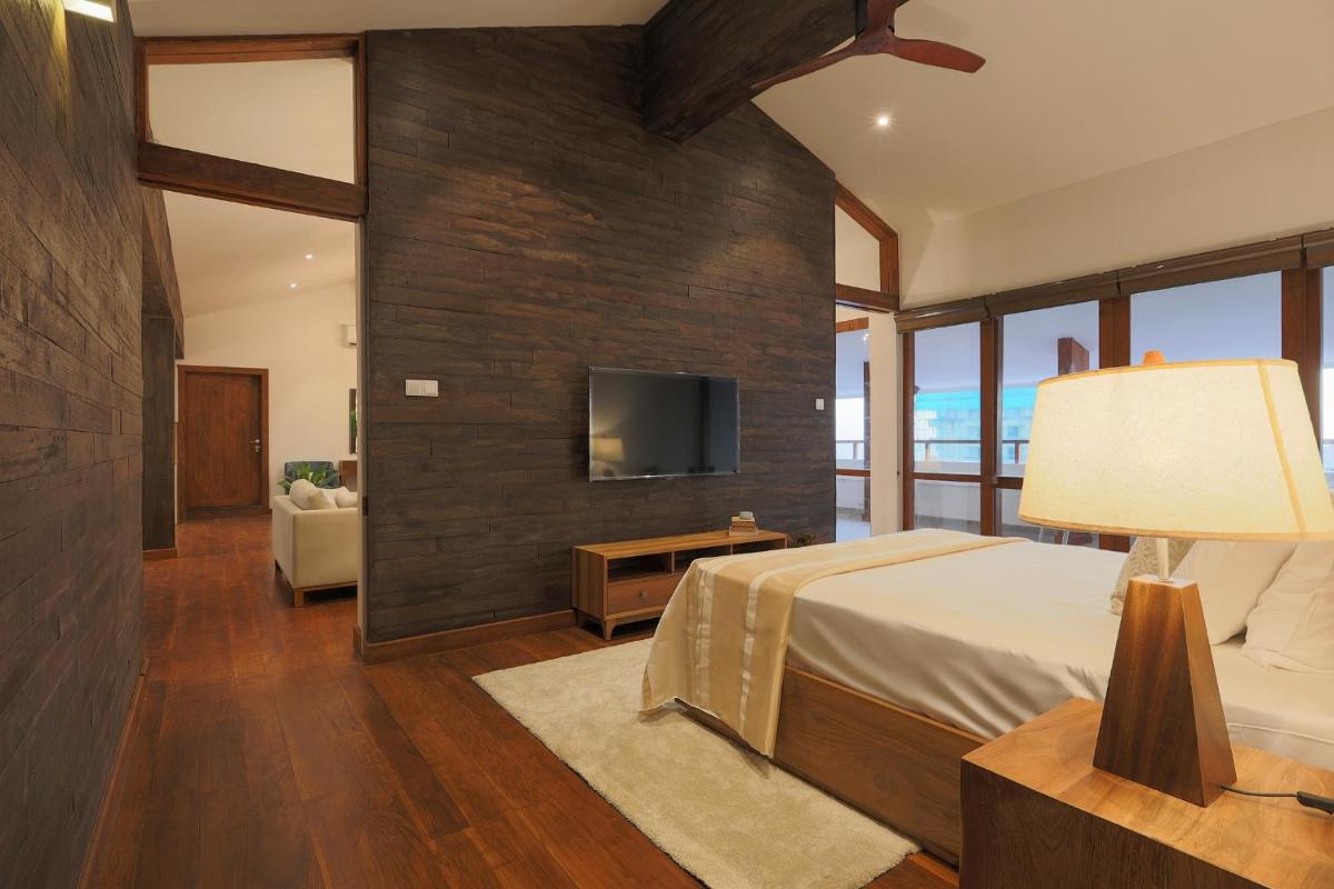 Studio 474 - Housity