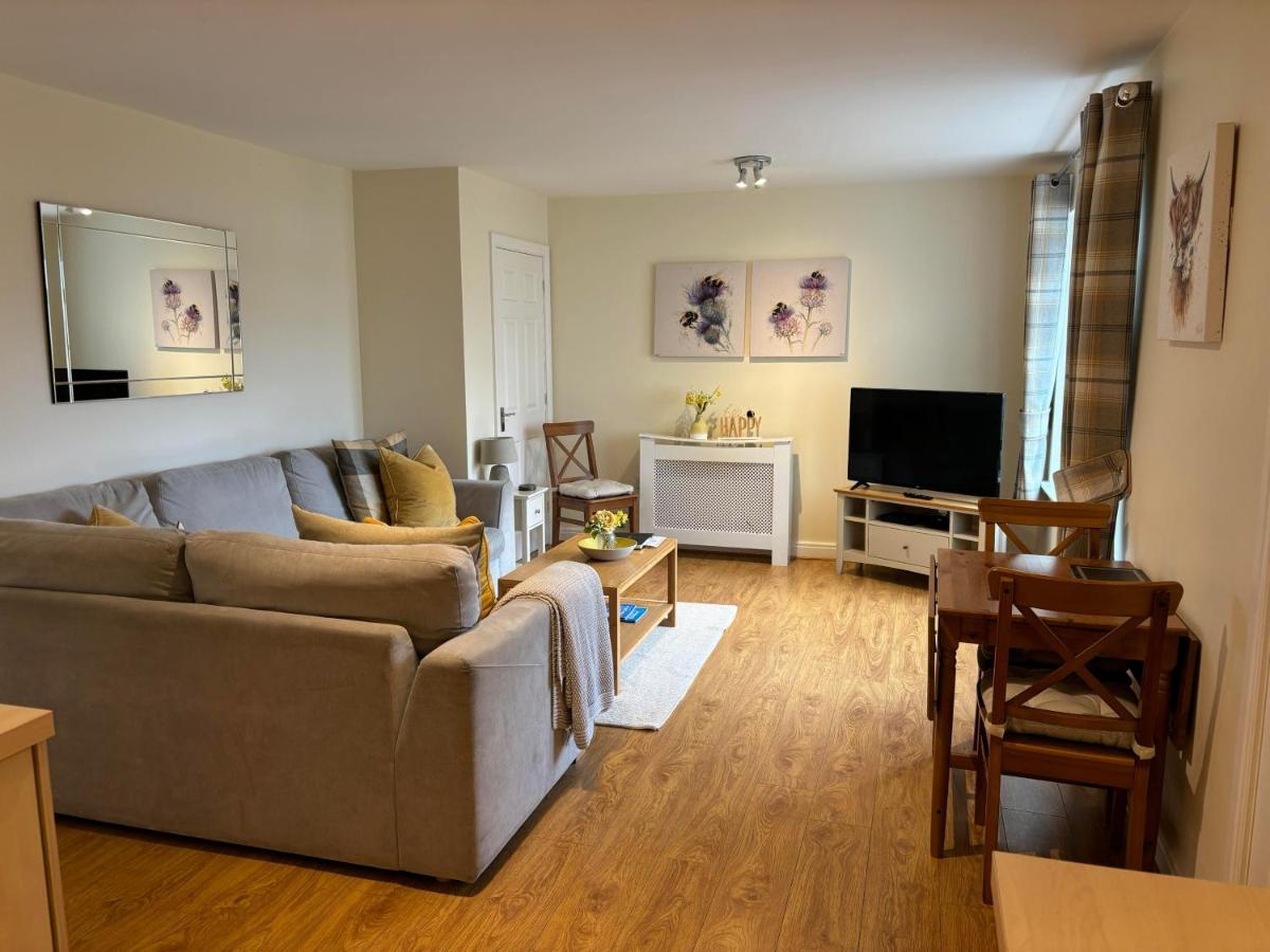 Conaglen, Glenloch View, Fort William 2-Bedroom Loch Side Flat - Housity