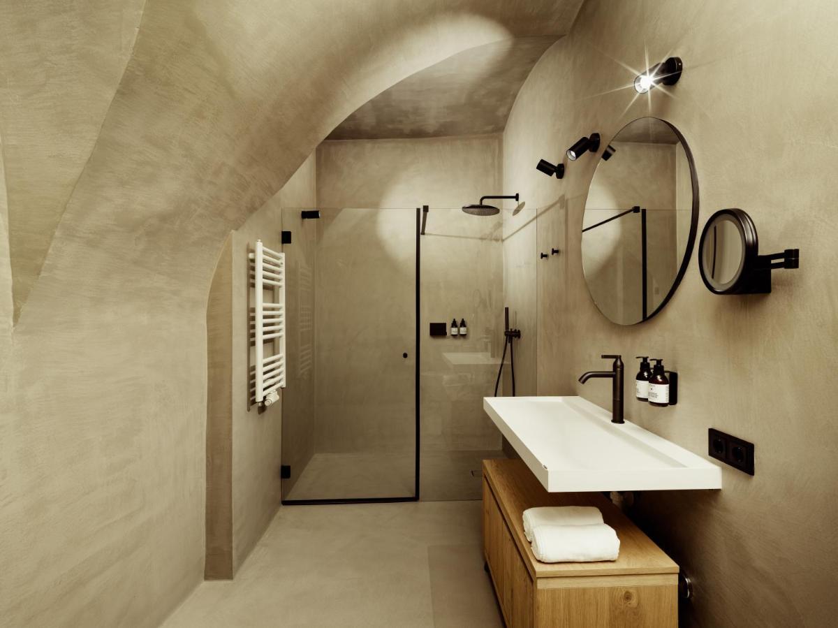 ADLER Historic Guesthouse - Housity