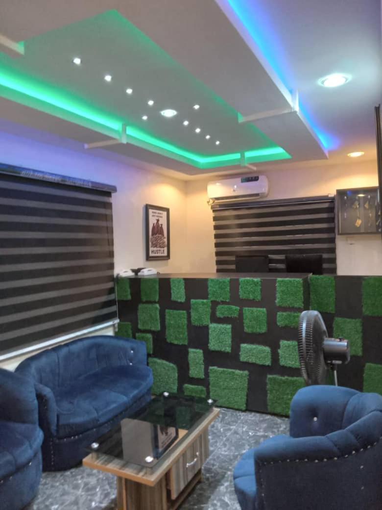 AT.TITANIC LOUNGE AND SUITES - Housity