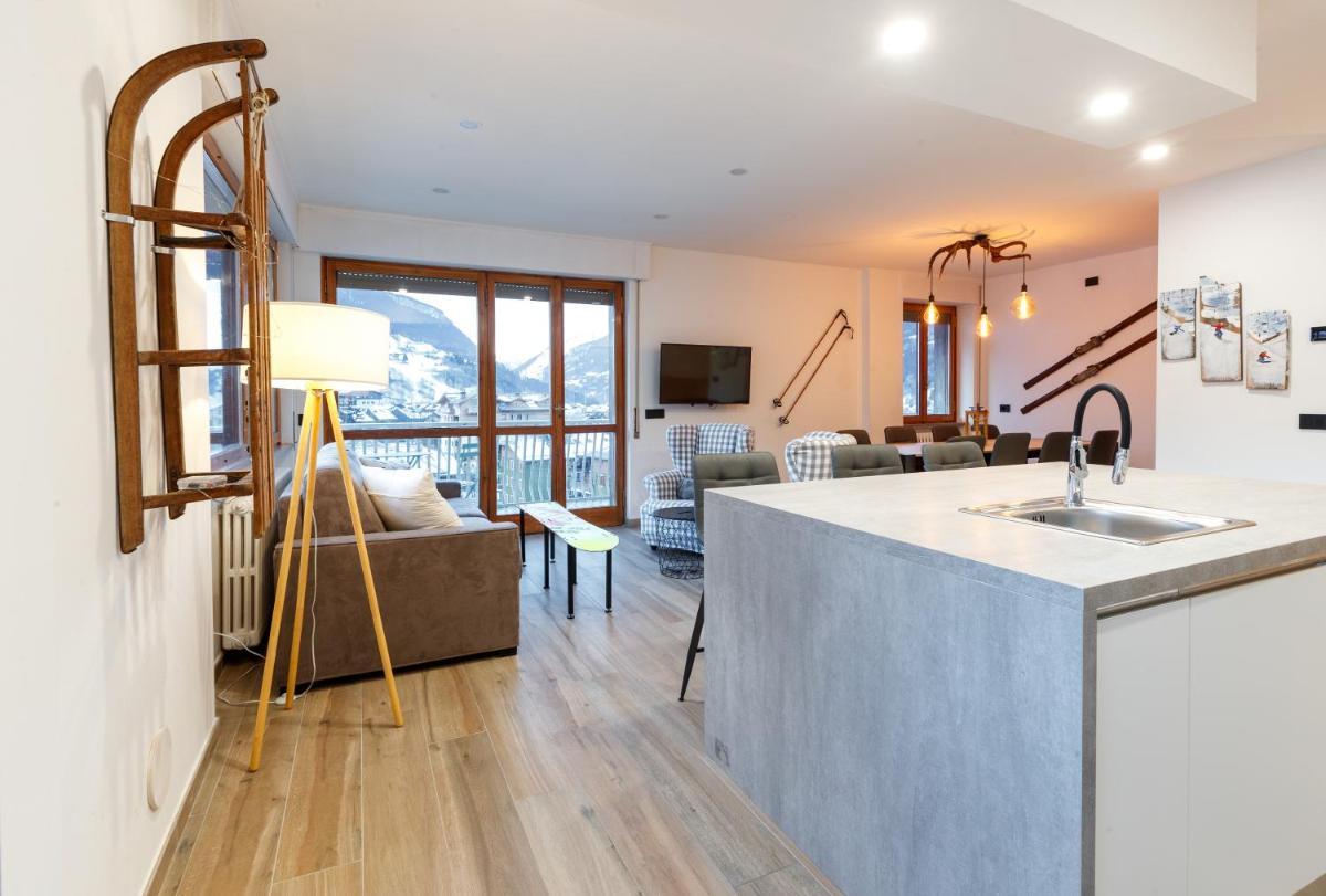 Centre of Old Town, Fully Renovated, Amazing Views & Car Park - Housity