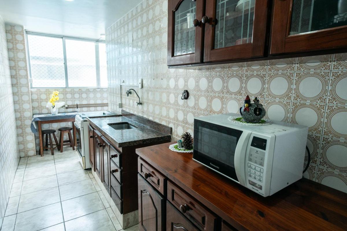 Boqueirão Praia Mar - 250 metros da praia - 2 dormitórios - 100m² - com WI FI - na avenida do comércio do Centro - Estacionamento Gratuito - Hizvo