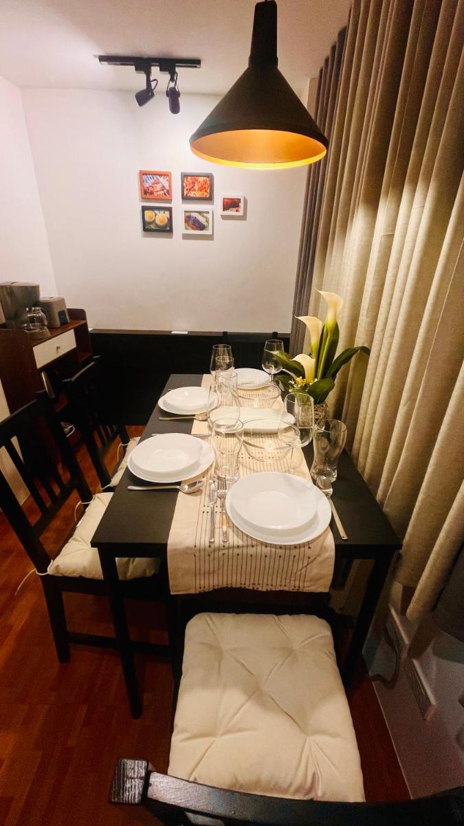 Luxe Condo Near MRT Mandaluyong Couples Getaway - Hizvo