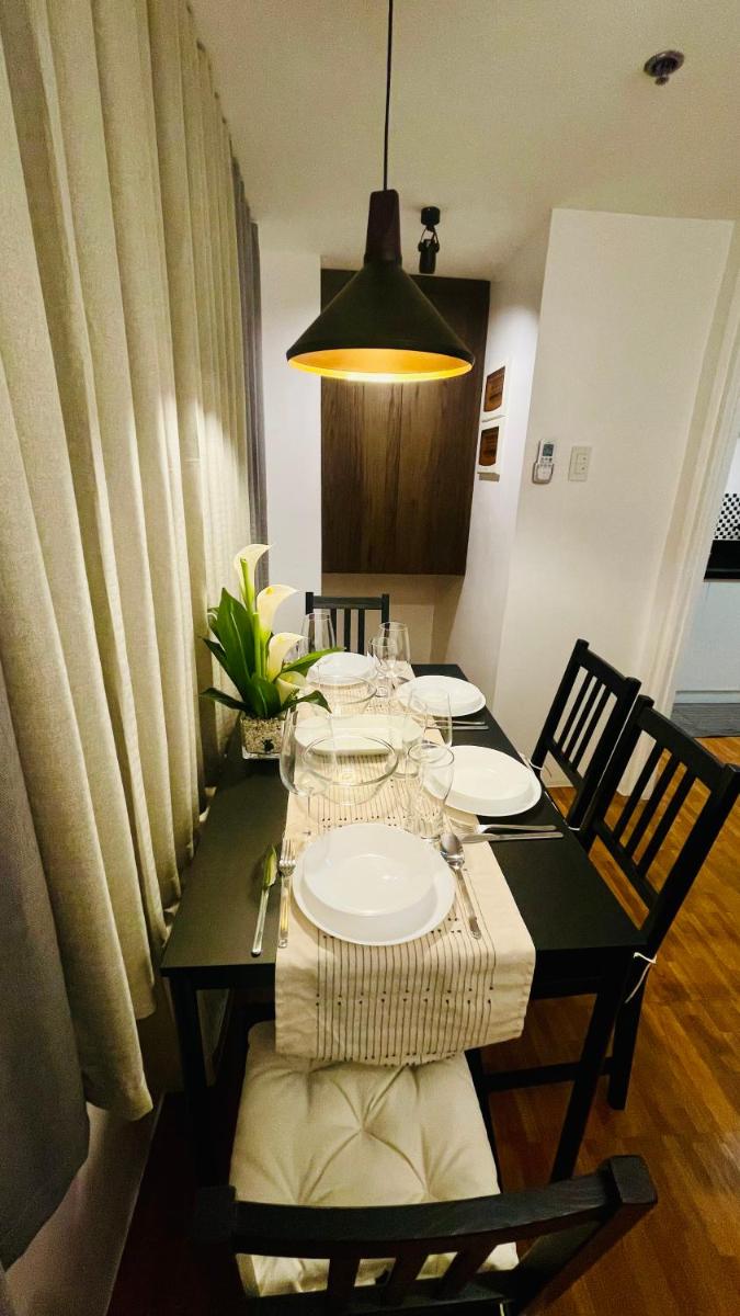 Luxe Condo Near MRT Mandaluyong Couples Getaway - Hizvo