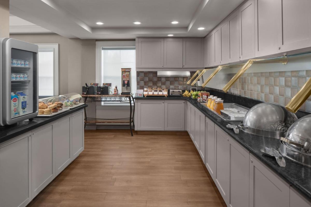Residence Inn Long Island Holtsville - Housity
