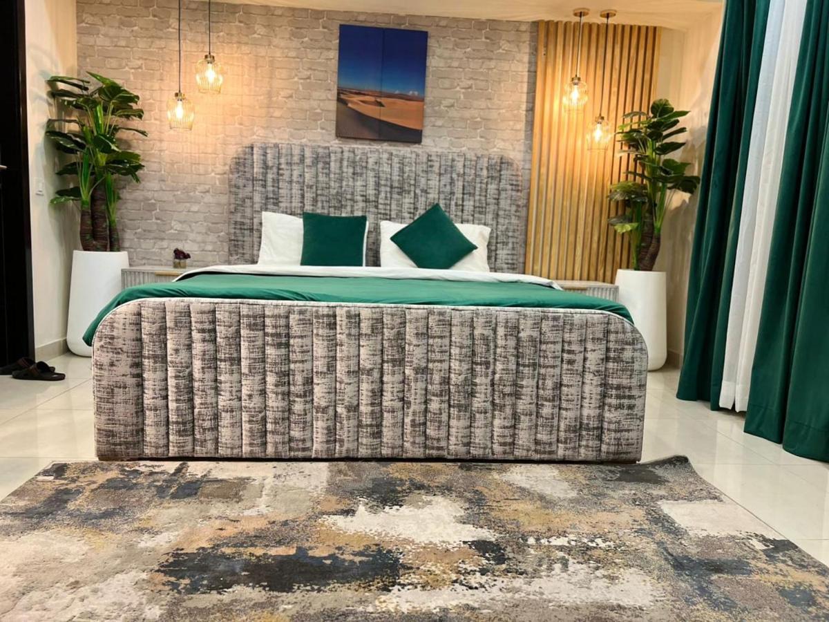 Suitetrails - Gold Crest Luxury Apartments DHA Lahore