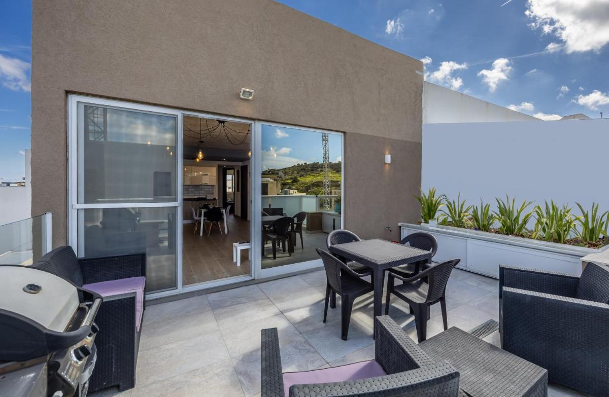 ST PAUL'S BAY NEW MODERN PENTHOUSE 2 MINUTES FROM BEACH Seascape Stays - Housity