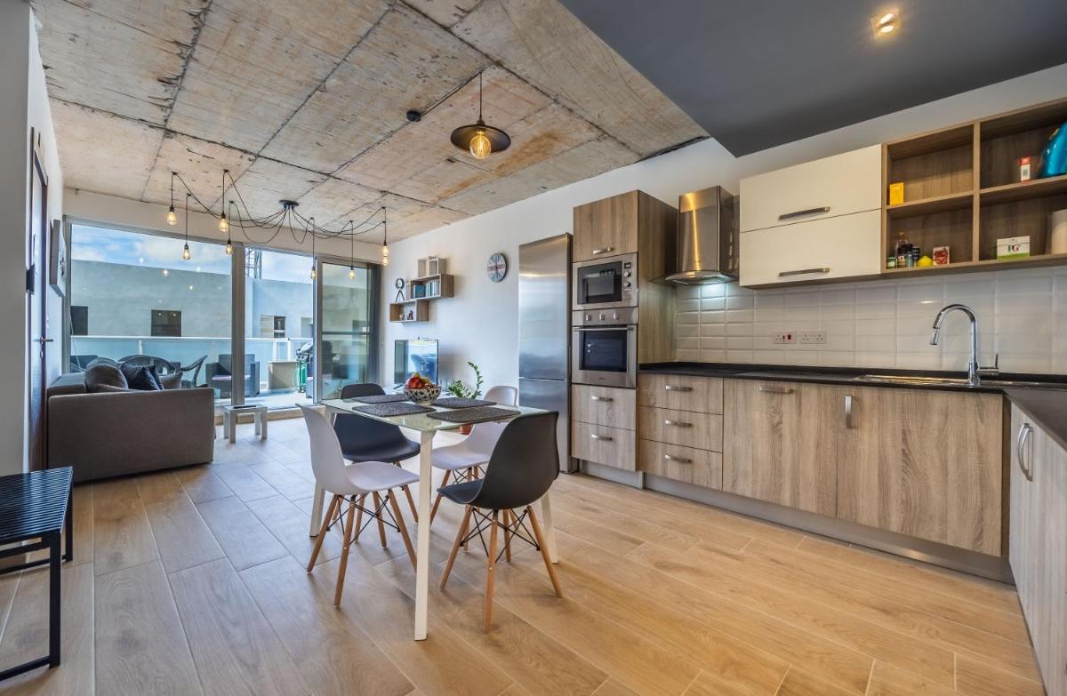 ST PAUL'S BAY NEW MODERN PENTHOUSE 2 MINUTES FROM BEACH Seascape Stays - Housity