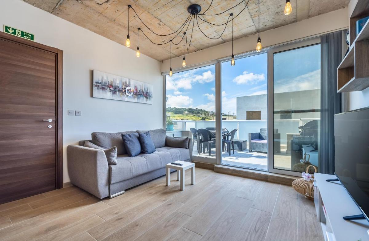 ST PAUL'S BAY NEW MODERN PENTHOUSE 2 MINUTES FROM BEACH Seascape Stays - Housity