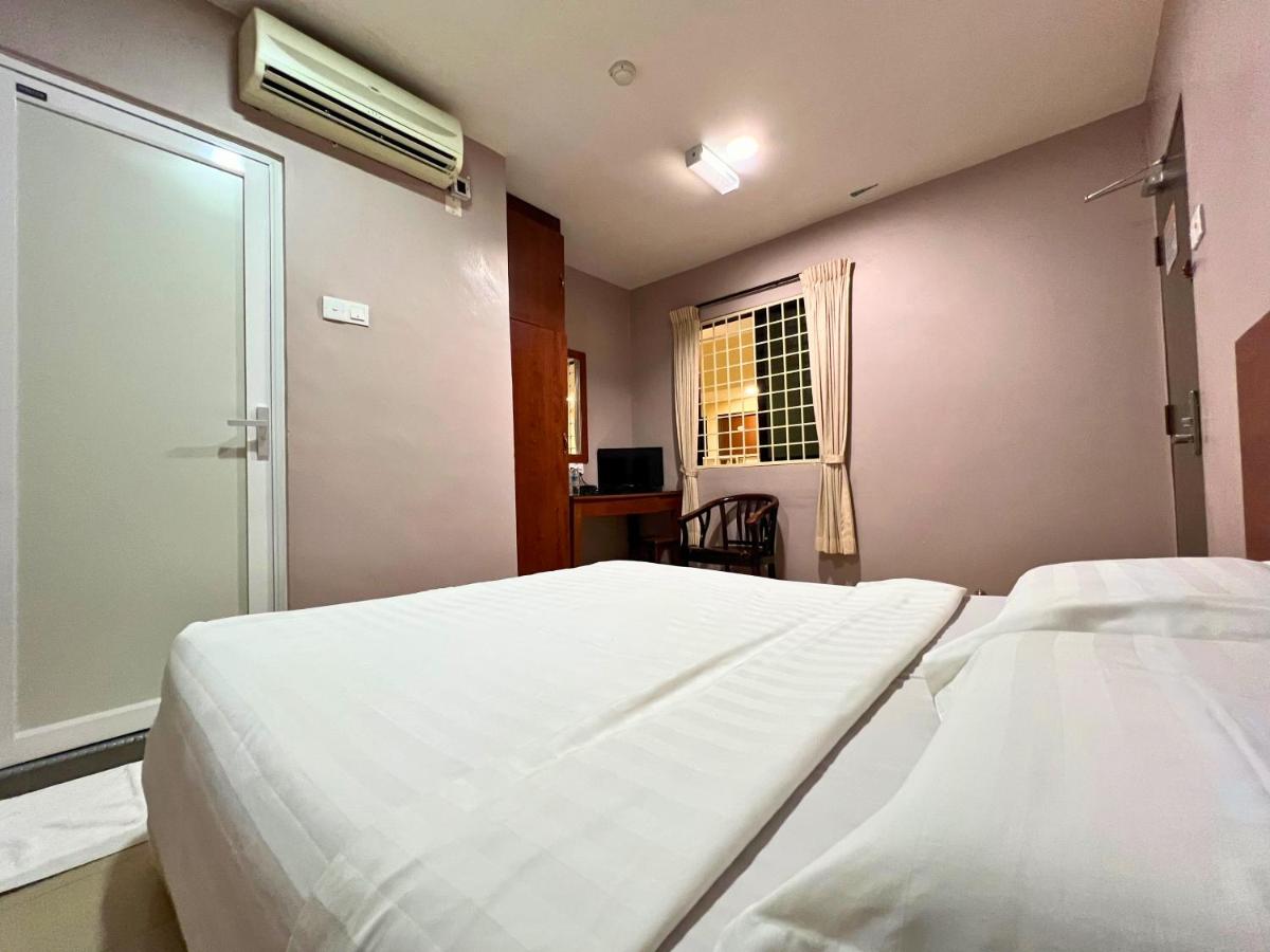 Tropicana Hotel - Housity