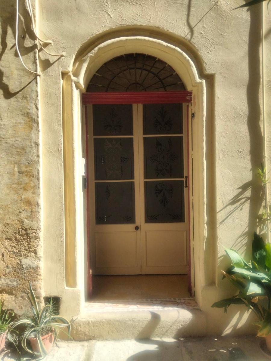 Charming 17th Cent House of Character in the famous 3 Cities, right next to Valletta - Housity