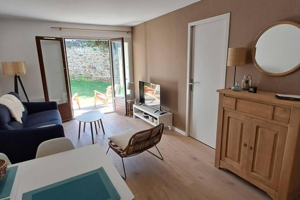 Centre du Val André - appart en rez de jardin avec terrasse et jardinet - plage à 150 m - Housity