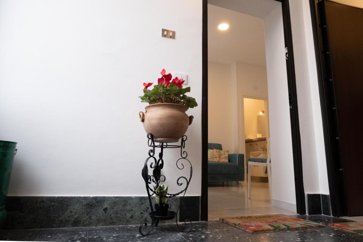 Montalbino House - Rooms and Apartments - Housity