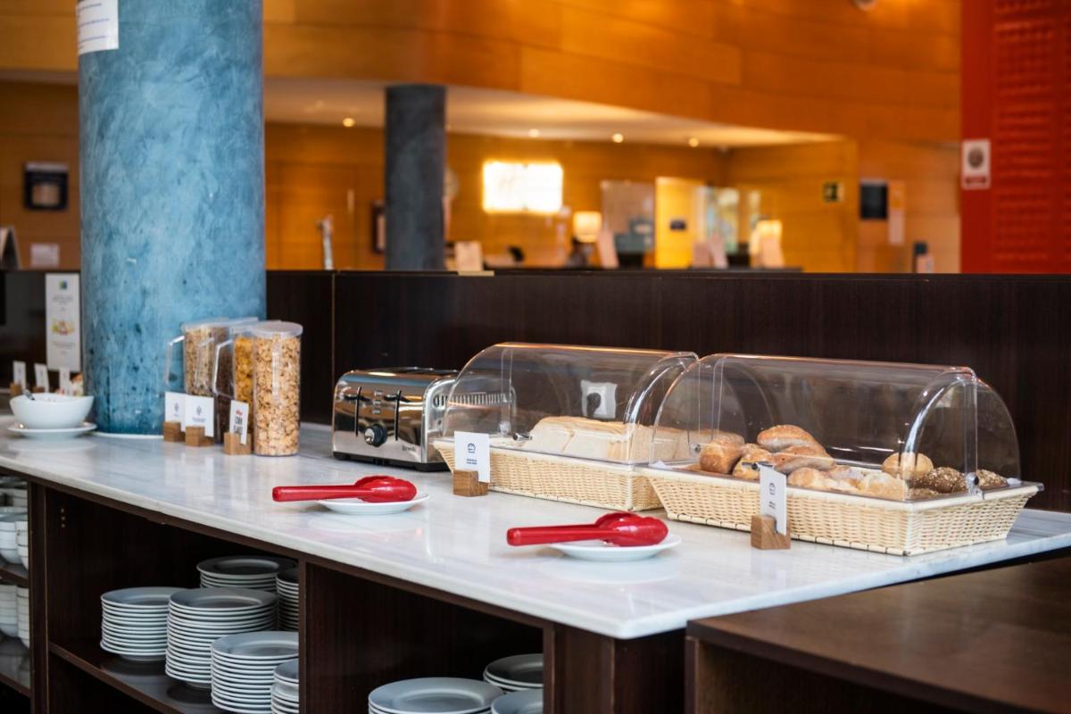 Holiday Inn Express Molins de Rei by IHG - Housity