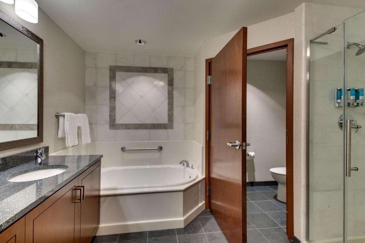 Drury Plaza Hotel Richmond - Housity