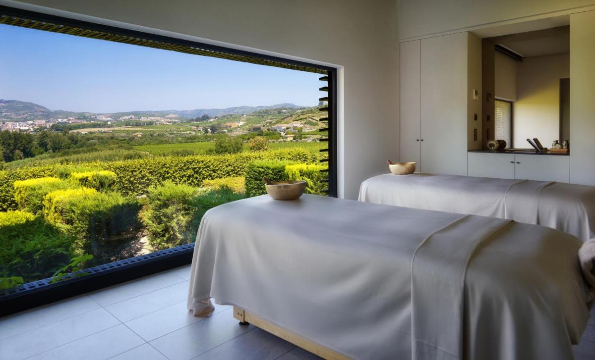 Uma vista geral da montanha ou uma vista da montanha a partir do hotel