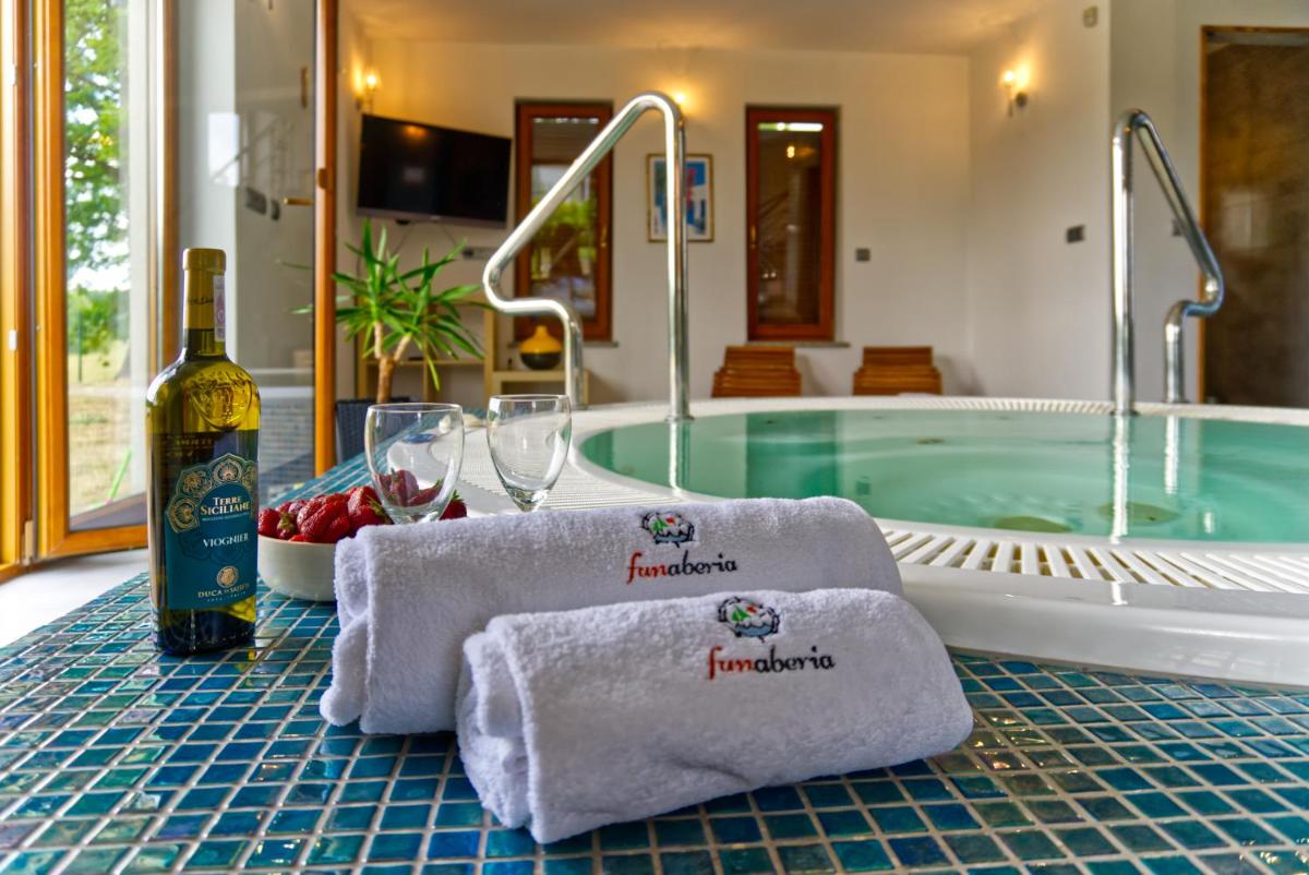 Funaberia -25 hektarowa luksusowa posiadłość z basenem, jacuzzi, sauną, boiskiem wielofunkcyjnym - Housity