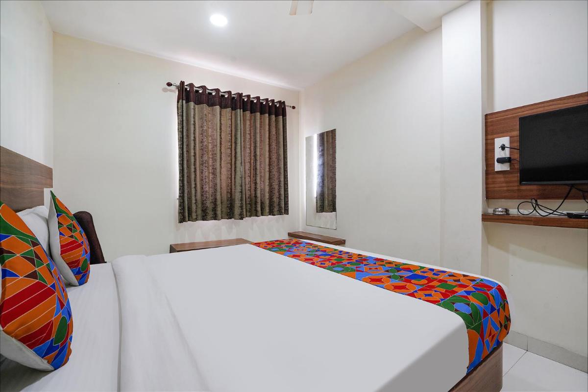 FabHotel V Grand - Vijayawada railway station - 900m - Housity