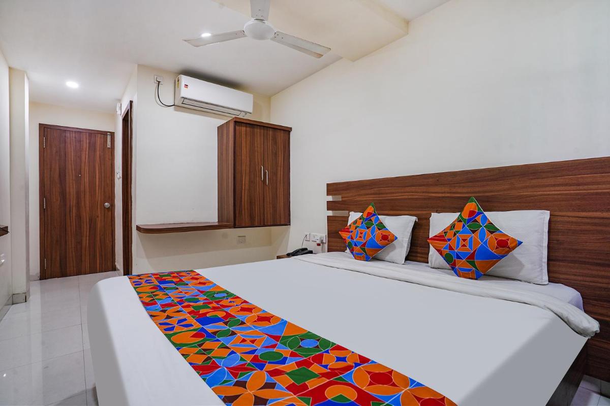 FabHotel V Grand - Vijayawada railway station - 900m - Housity