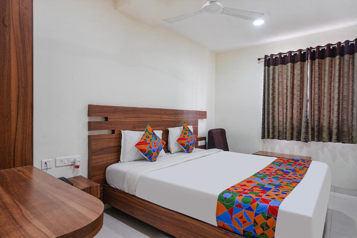 FabHotel V Grand - Vijayawada railway station - 900m - Housity