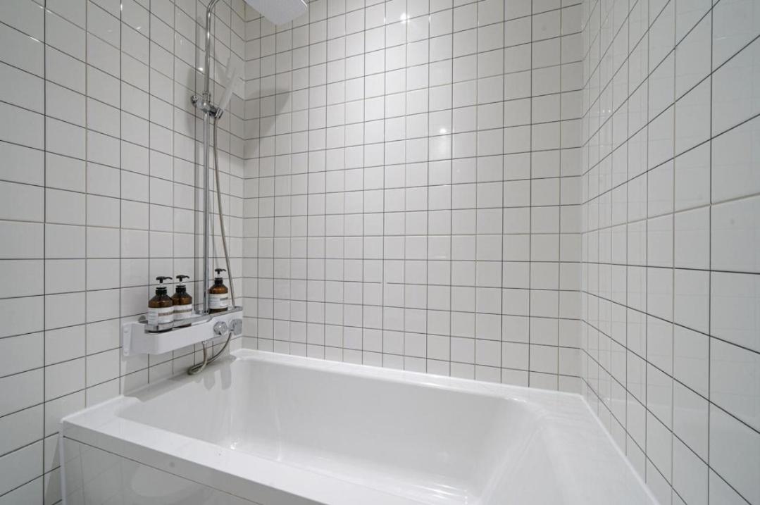 DongBaek Hotel Okpo - Housity