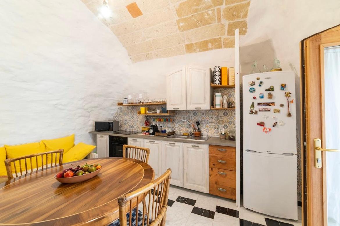 19th century Trullo Raeda in the middle of nature - Housity