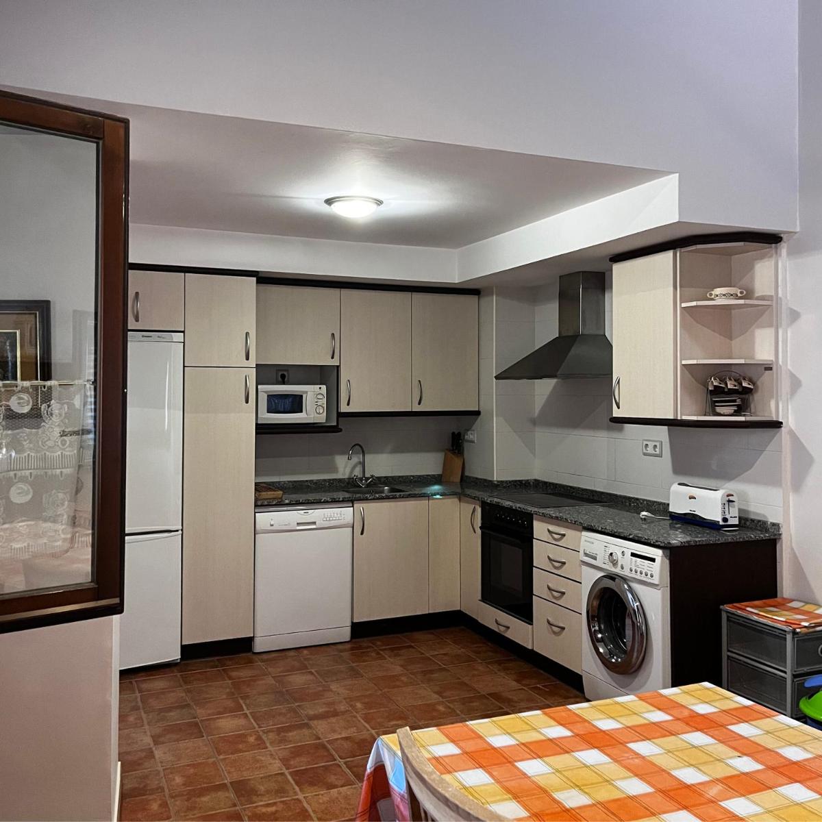 Apartamentos Angelus Plaza Mayor de Graus - Housity