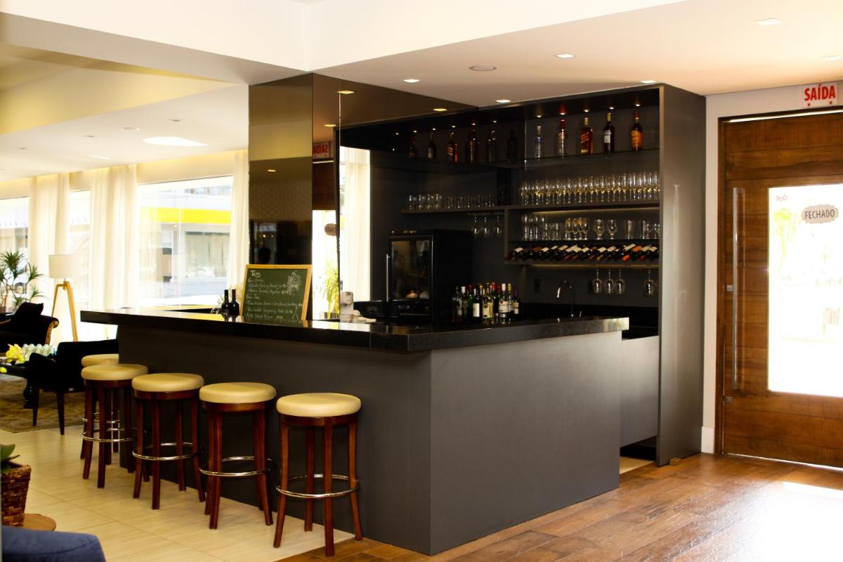Blue Hill Hotel - Housity