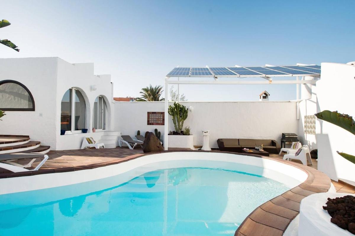 Suitetrails - Luxury Sunny Villa Front Beach