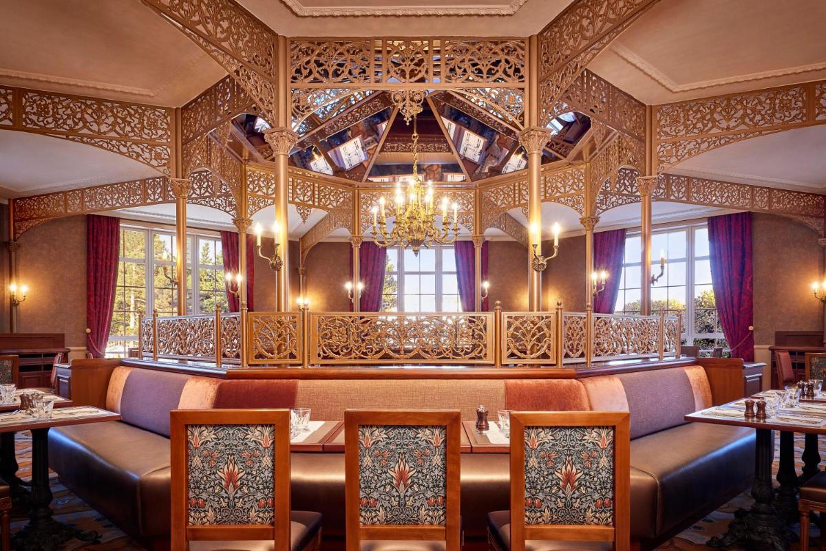 Restaurant ou autre lieu de restauration dans l'établissement Disneyland® Hotel
