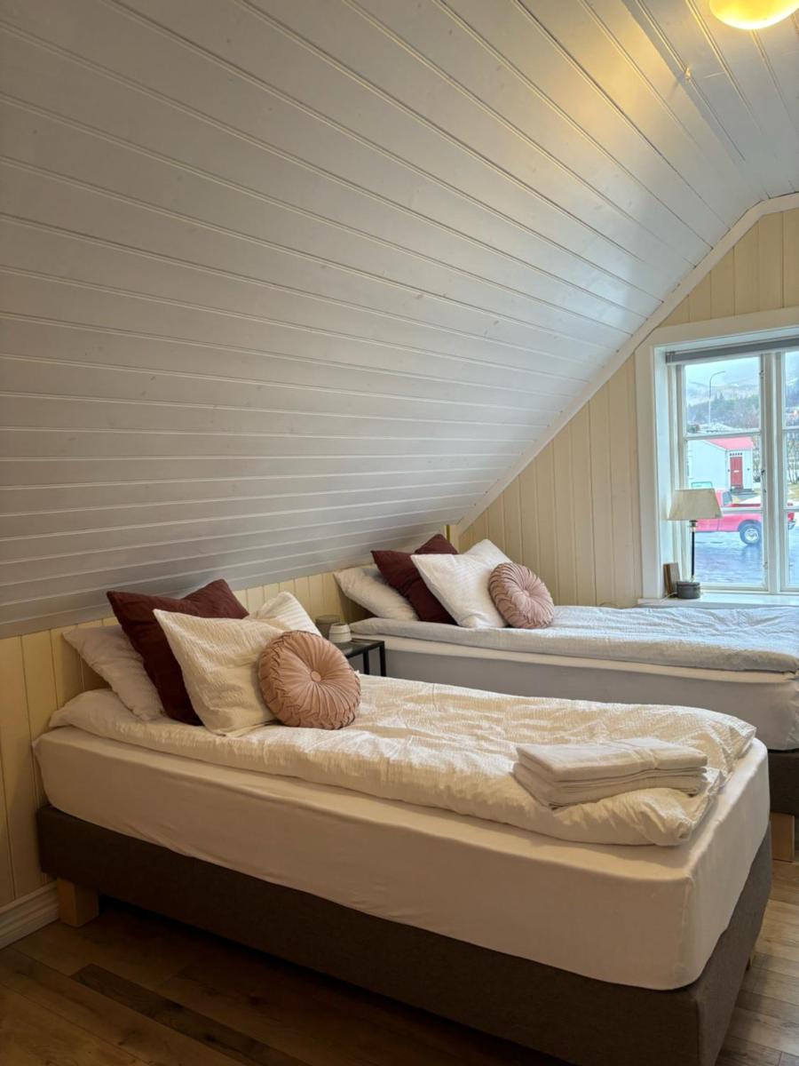 SKYR Guest House - Housity