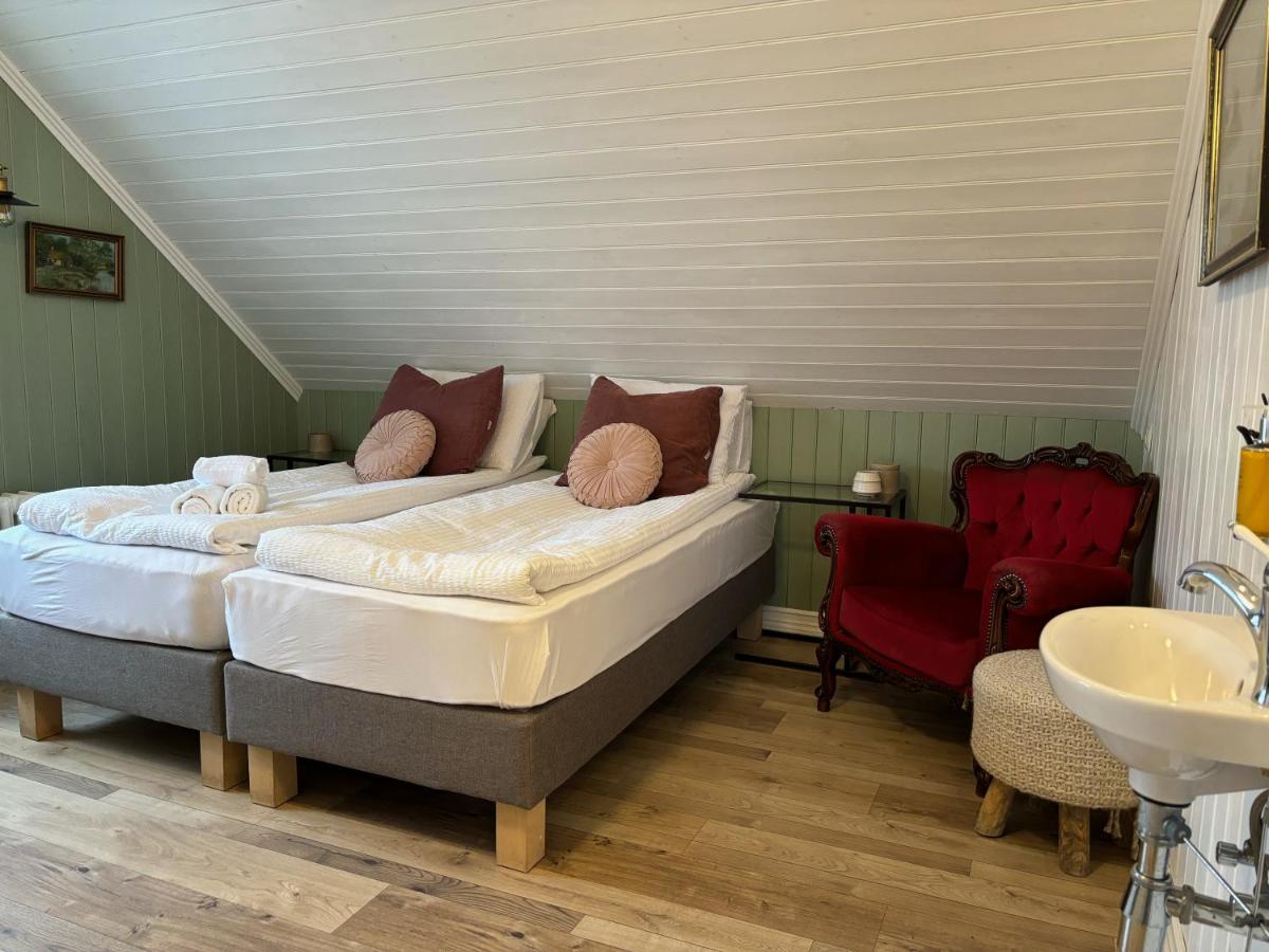 SKYR Guest House - Housity