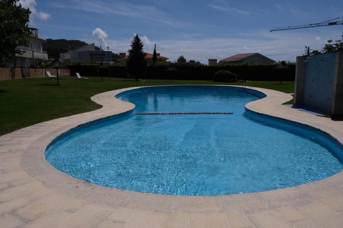 high standard rental in a quality residence with pool, tennis and view of the ocean in antas esposende. 12 people - Housity