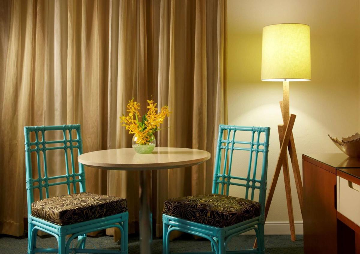 Oasis Hotel Waikiki - Housity