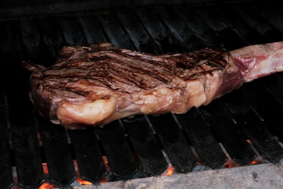 Barbacoa disponible para clientes en el apartahotel