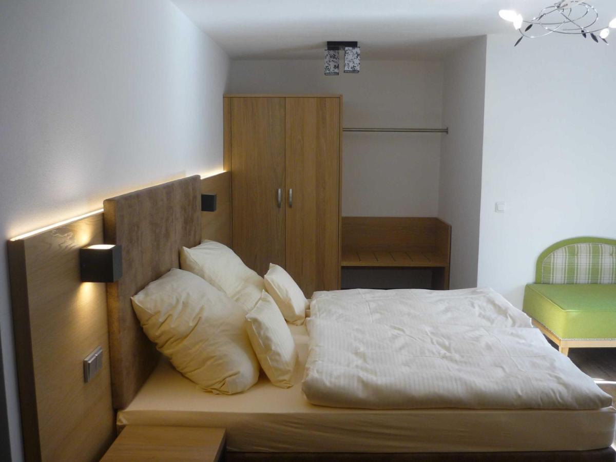 Ferienwohnungen beim Hotel zur Post, Erlau - Housity