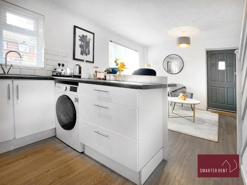 Lightwater - 1 Bedroom Terrace House - Housity