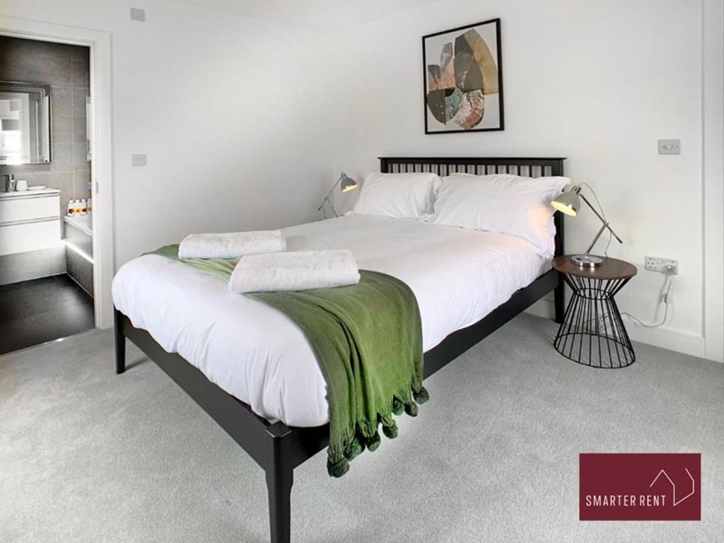 Eton, Windsor - 1 Bedroom First Floor Apartment - With Parking - Housity