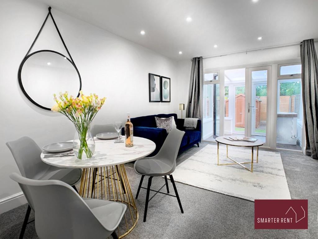 West End, Woking - 2 Bed House With Parking and Garden - Housity