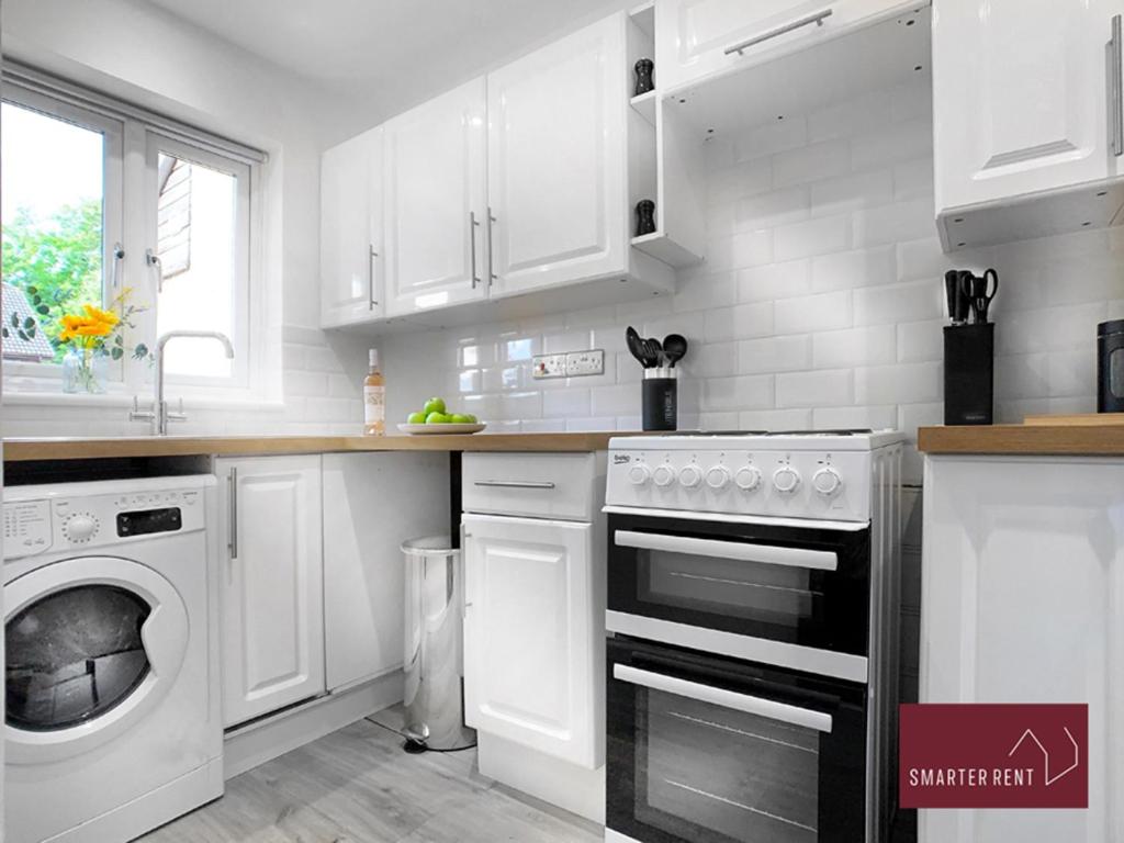 West End, Woking - 2 Bed House With Parking and Garden - Housity