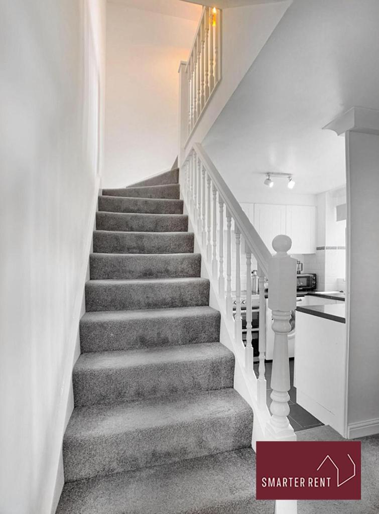 Farnborough - Lovely 1 Bedroom House - Housity
