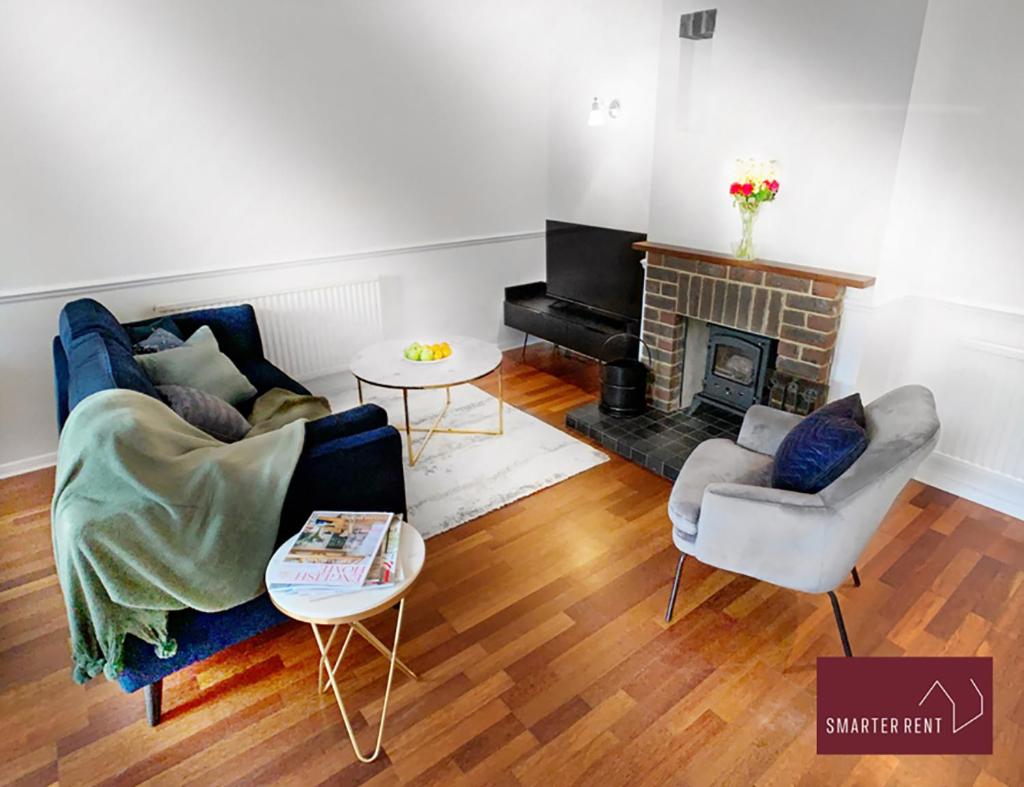 Farnborough - Peel Court - 2 Bed Parking & Garden - Housity
