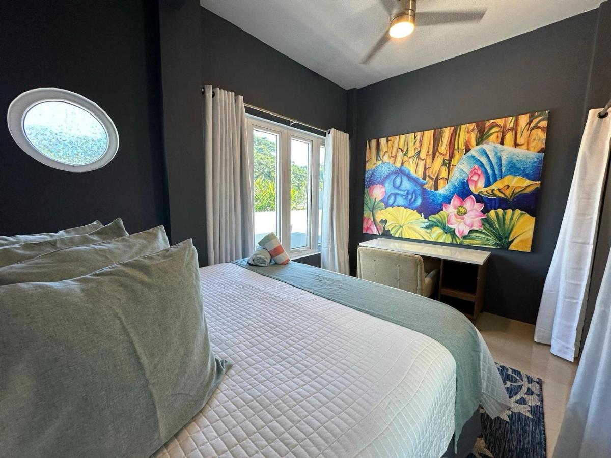 Old Crow Hotel and Suites - Housity