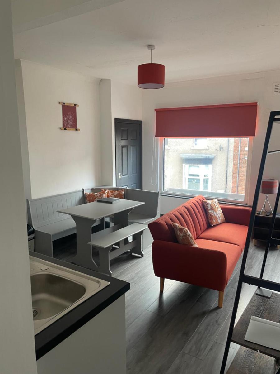1 Bed Apartment Sleeps 3, Ferryhill Near Durham & WiFi - Housity