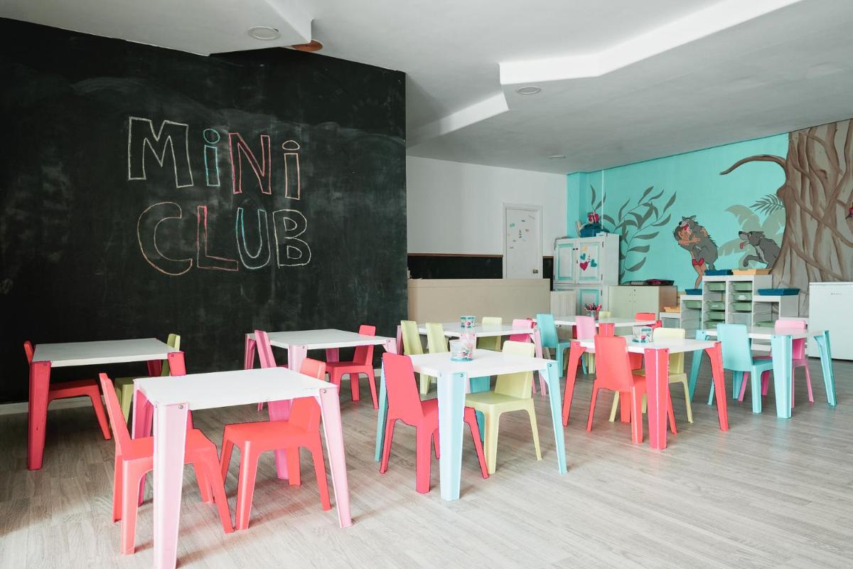 Un restaurante o sitio para comer en Prinsotel Alba & Spa