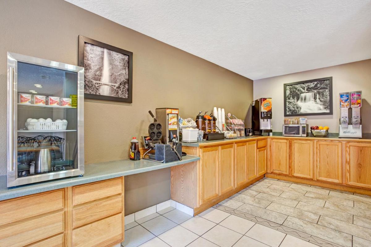 Super 8 by Wyndham Albany Corvallis - Housity