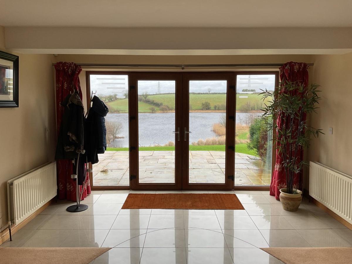 Lakeside House - Housity