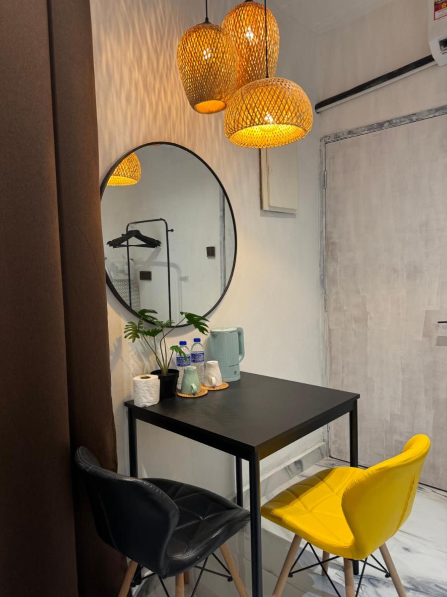 Stylish Balinimo Guest room - King Bed, Free Netflix, Prime & Wi-Fi Near Bukit Mertajam - Housity