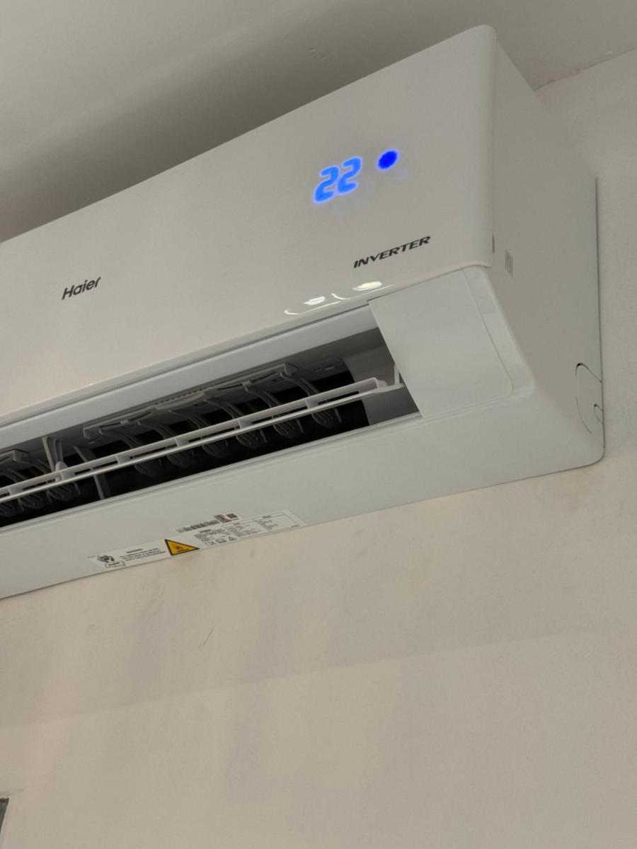 Stylish Balinimo Guest room - King Bed, Free Netflix, Prime & Wi-Fi Near Bukit Mertajam - Housity